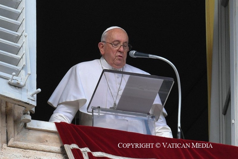 Papa Francisco: “No puedes amar seriamente a los demás si no tienes esta raíz, que es el amor de Dios”.